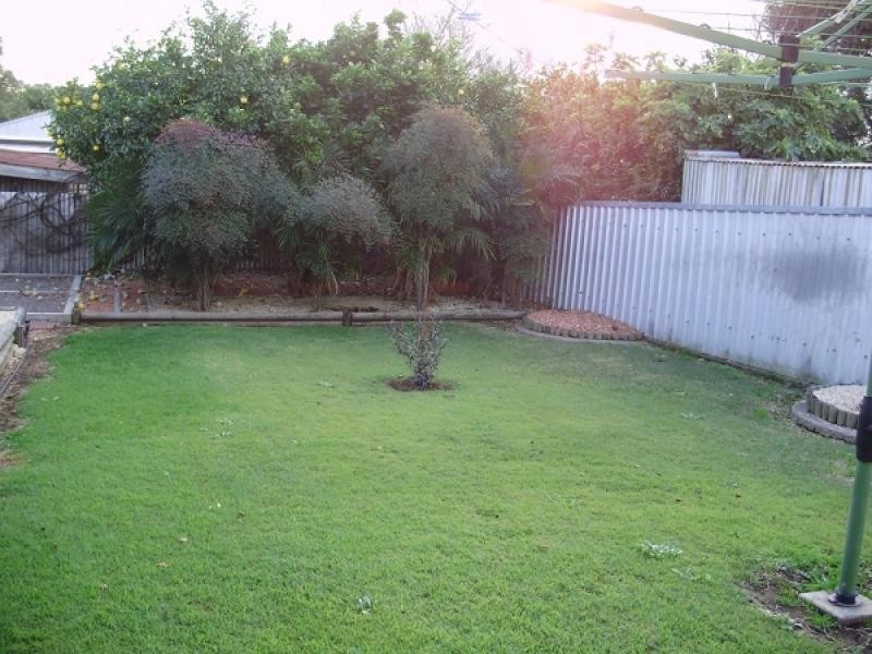 8 Fourth Ave, Rutherford NSW 2320