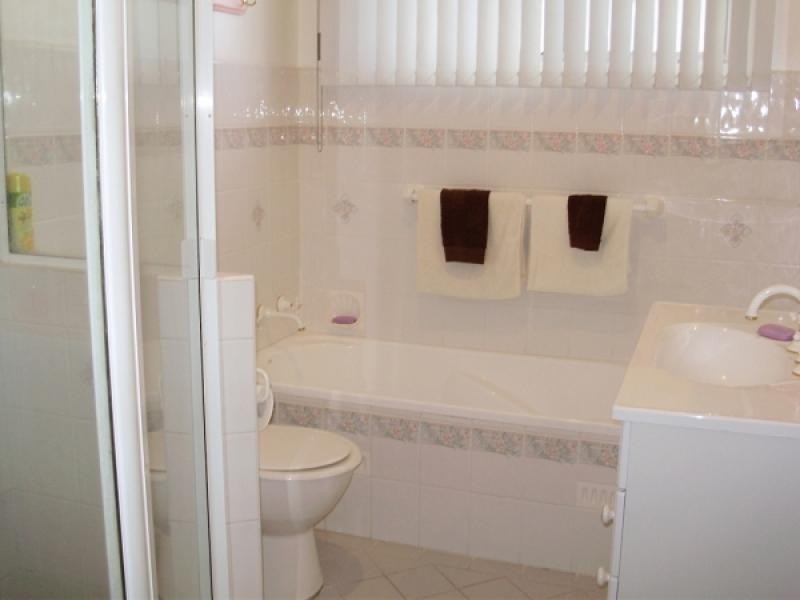 8 Fourth Ave, Rutherford NSW 2320