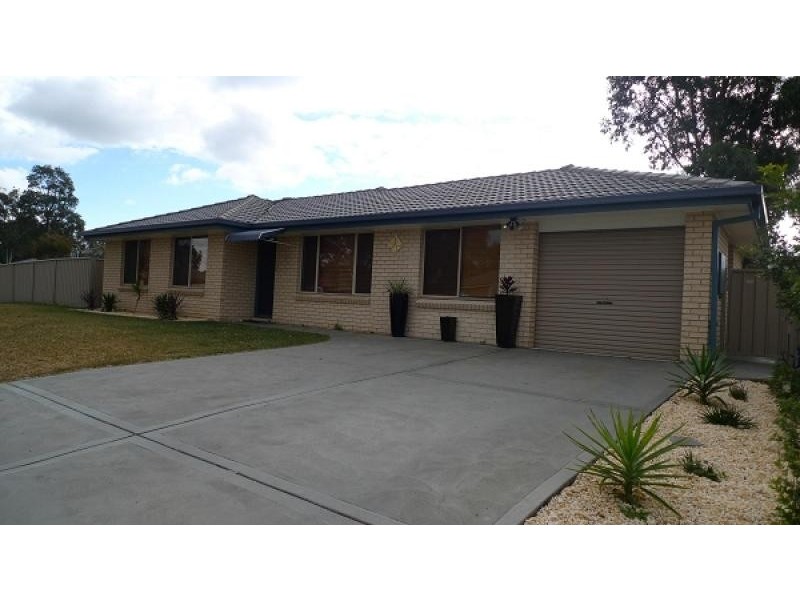2 Coburn Circuit, Metford NSW 2323