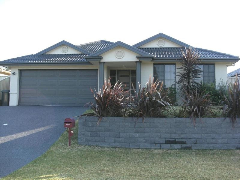 16 Conder Crescent, Metford NSW 2323