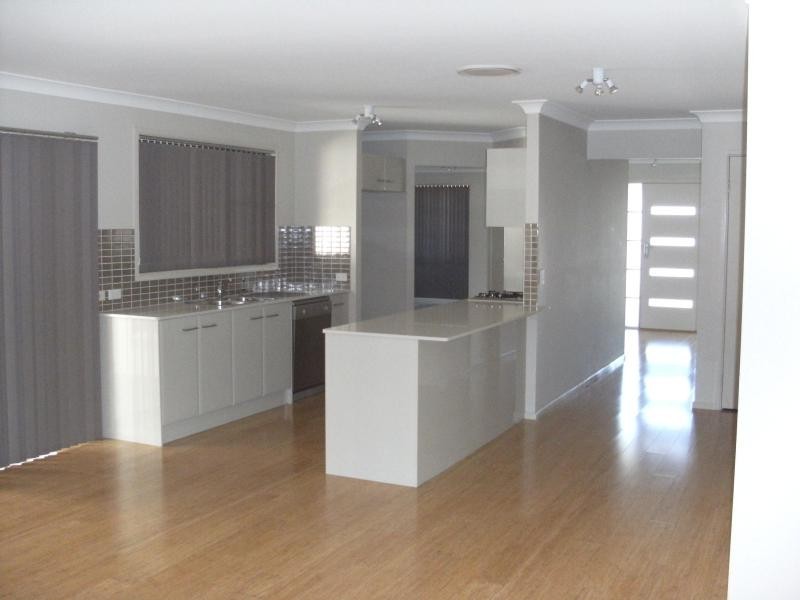 16 Conder Crescent, Metford NSW 2323
