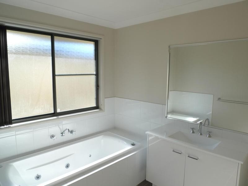 16 Conder Crescent, Metford NSW 2323