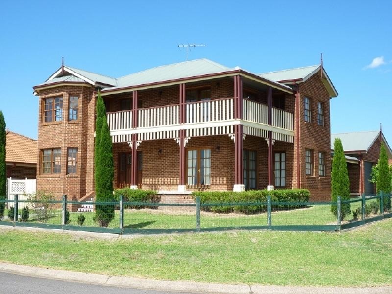 16 Lochend Circuit, East Maitland NSW 2323