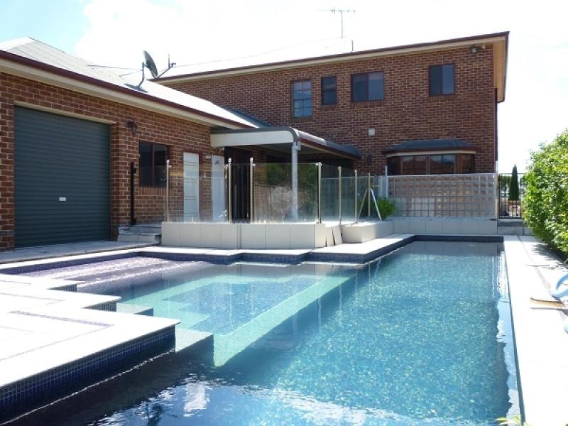 16 Lochend Circuit, East Maitland NSW 2323