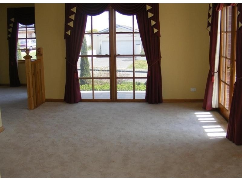 16 Lochend Circuit, East Maitland NSW 2323