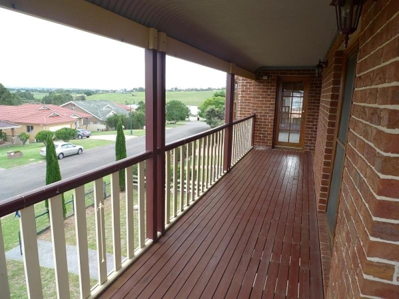 16 Lochend Circuit, East Maitland NSW 2323