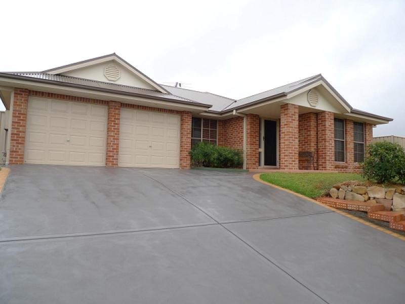 17 Strutt Crescent, Metford NSW 2323