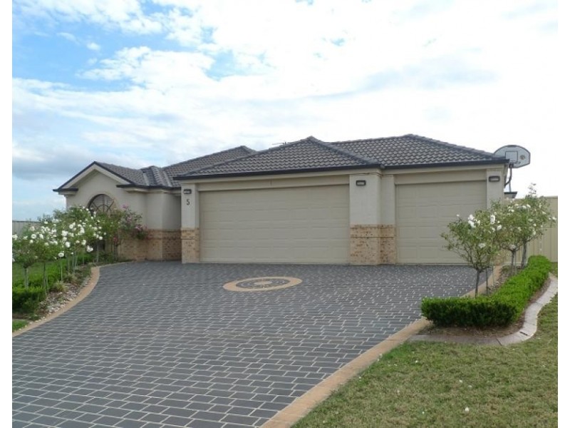 5 Hilltop Crescent, Bolwarra Heights NSW 2320