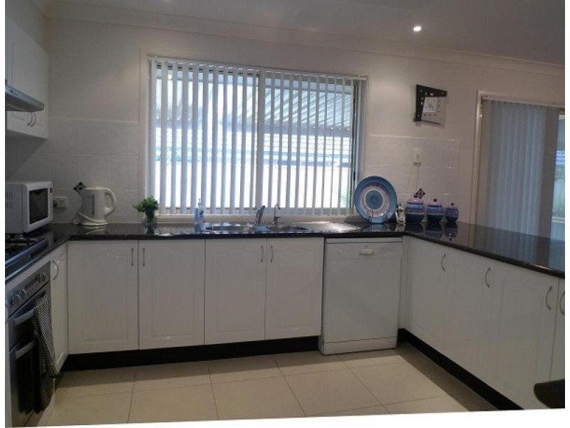 16 Streeton Drive, Metford NSW 2323