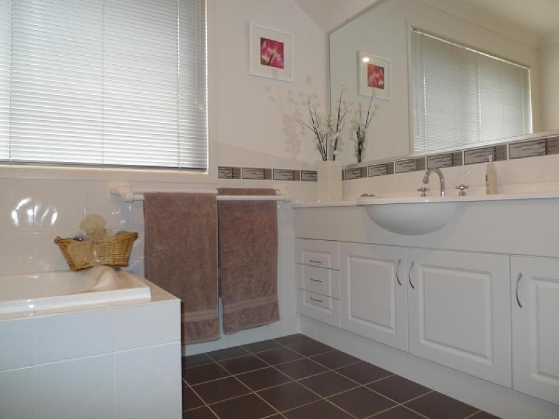 16 Streeton Drive, Metford NSW 2323