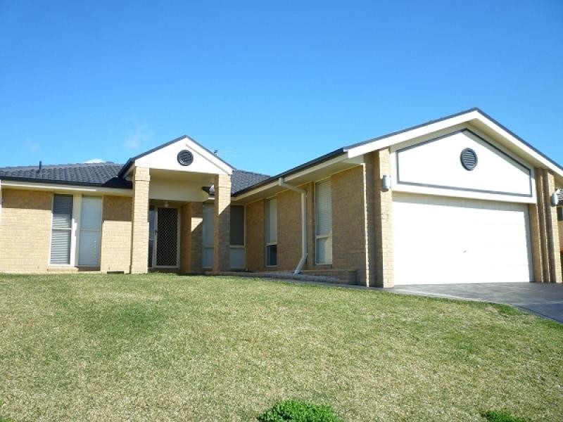 27 Strutt Crescent, Metford NSW 2323