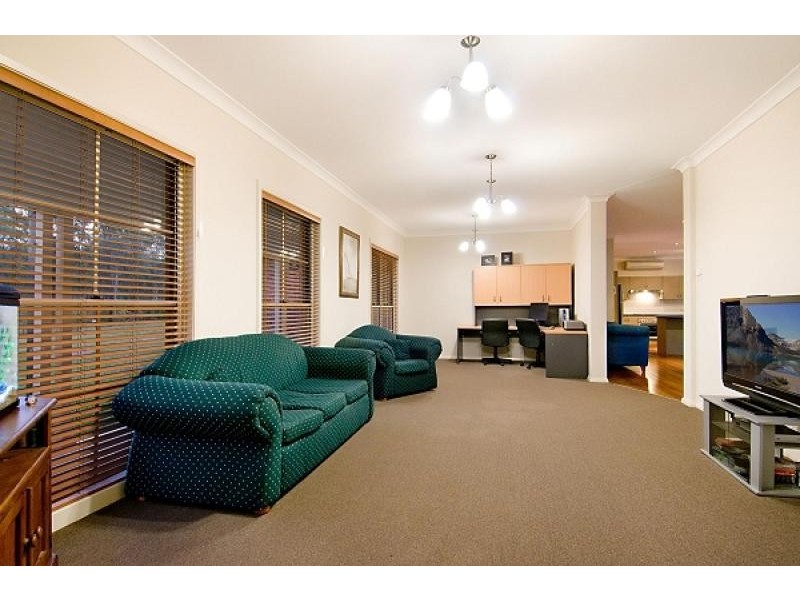 11 Regal Place, Seaham NSW 2324