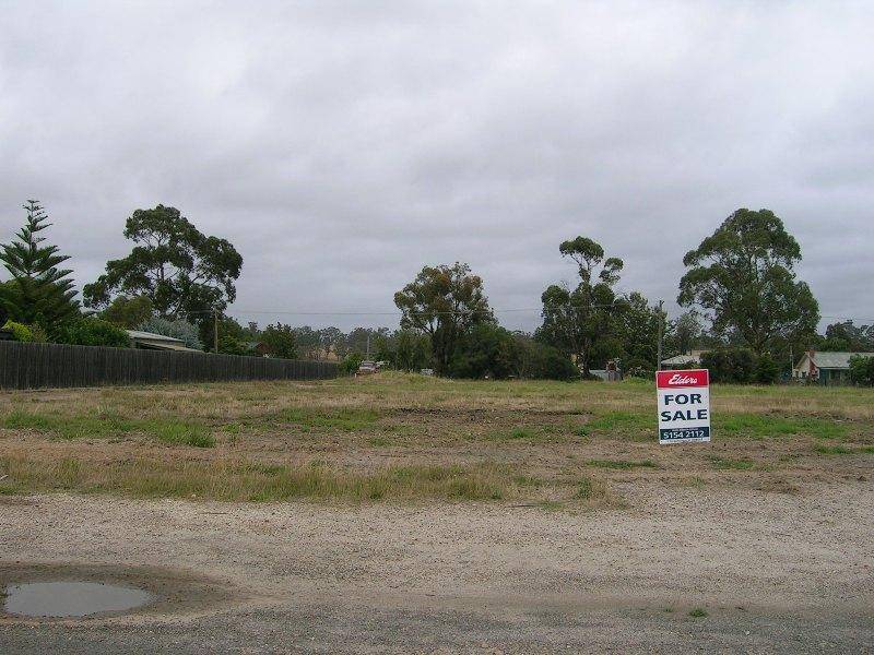37 BOWERS STREET, Orbost VIC 3888