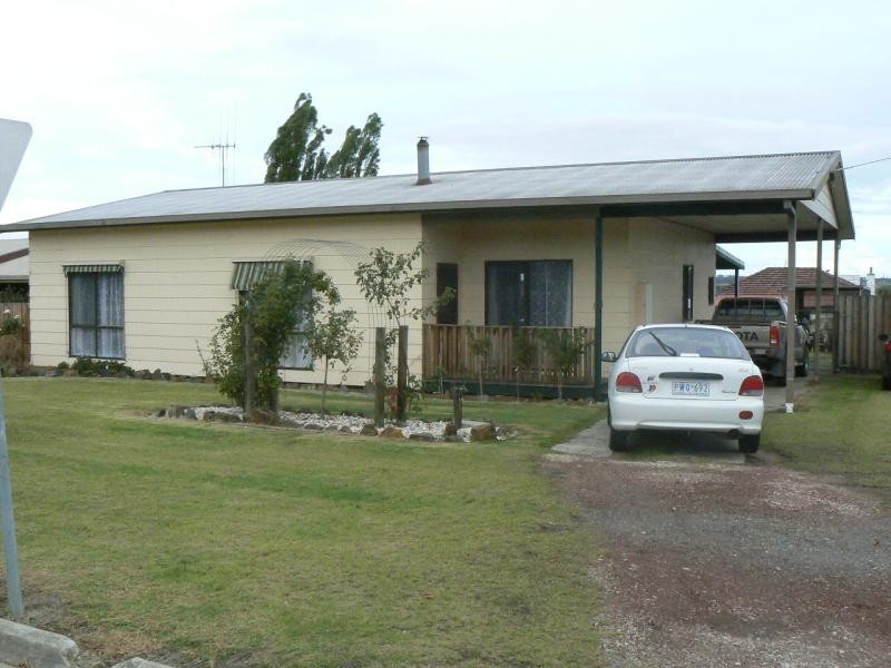 84 REED STREET, Orbost VIC 3888