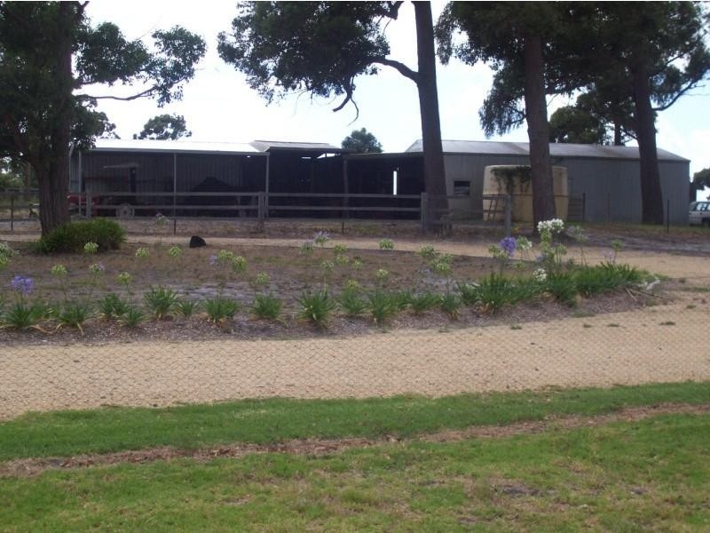 164 LAKE ROAD NEWMERELLA, Orbost VIC 3888