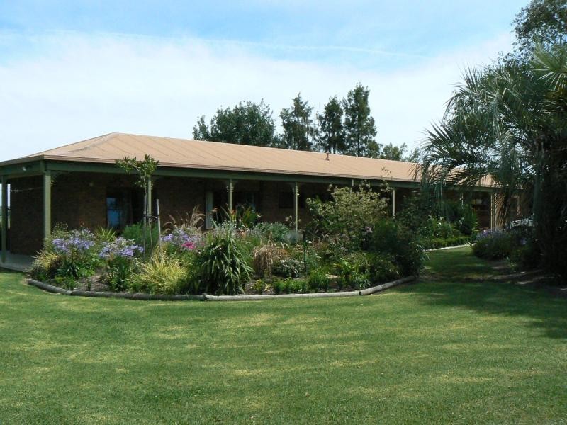 33 IRVINES ROAD, Orbost VIC 3888