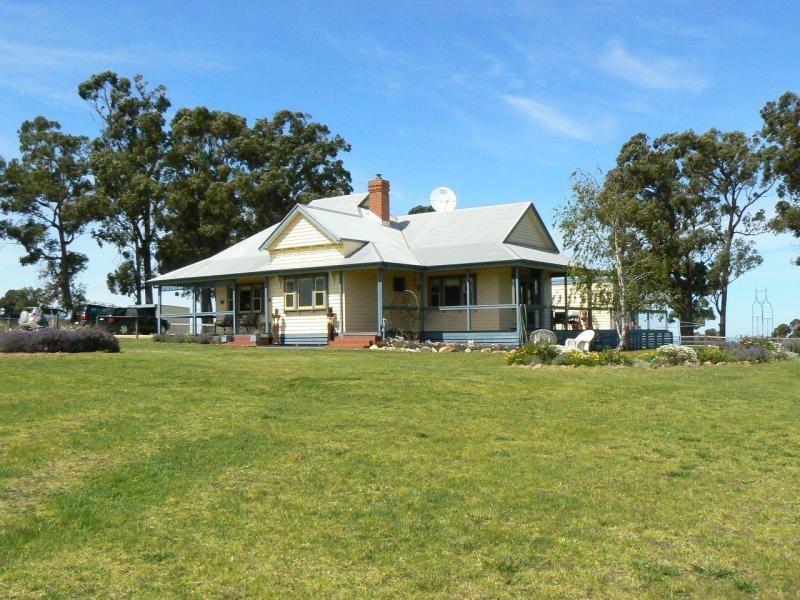 164 LAKE ROAD, NEWMERELLA, Orbost VIC 3888
