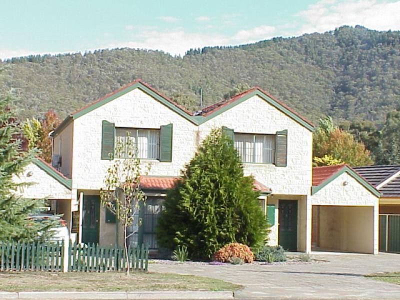 UNITS 4 & 5, 12-14 BACK POREPUNKAH ROAD,, Bright VIC 3741