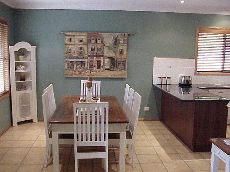 8 LACHLAN COURT,, Bright VIC 3741