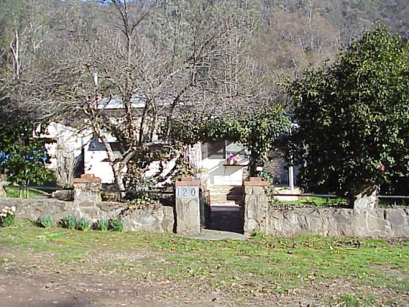 120 DELANY AVENUE, Bright VIC 3741