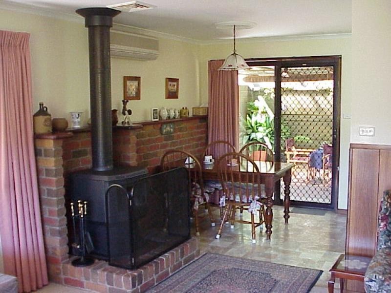 15 IARIAS LANE, Bright VIC 3741