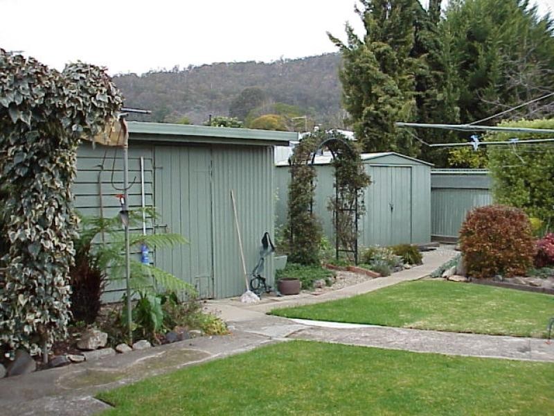 110 Lakeside Avenue, Mount Beauty VIC 3699