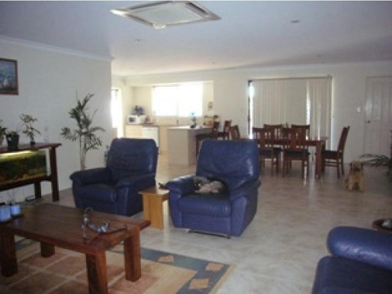 27 CENTRAL ROAD, Wonthella WA 6530