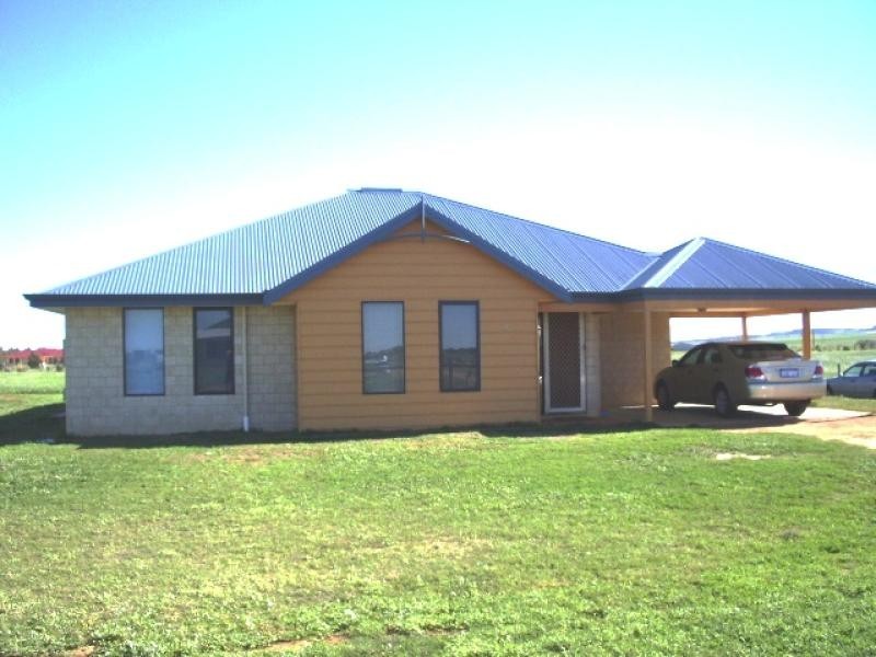 16 POLWARTH PARADE, Deepdale WA 6532