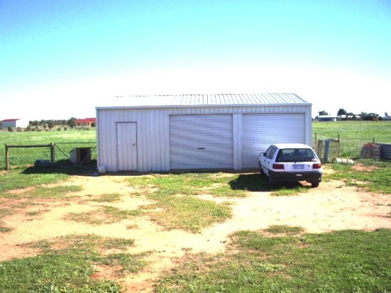 16 POLWARTH PARADE, Deepdale WA 6532