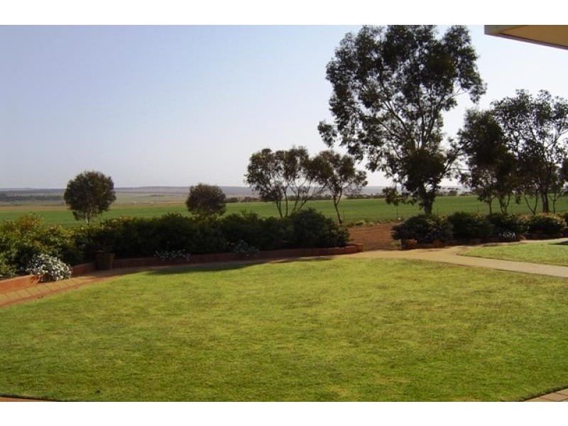 101 Valentine Road, North Eradu WA 6532