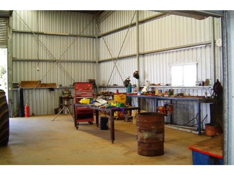 101 Valentine Road, North Eradu WA 6532