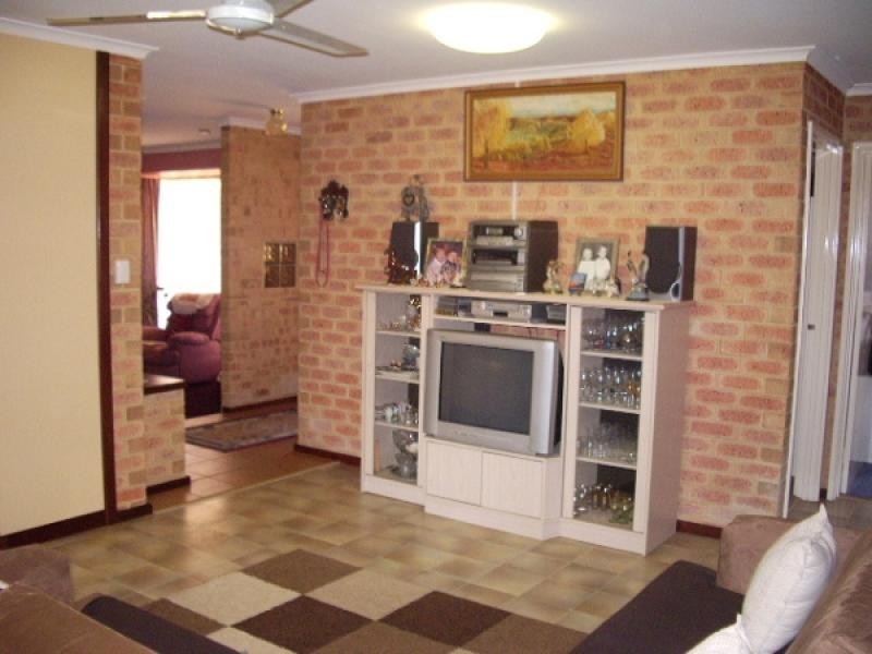 9 FALMOUTH CLOSE, Tarcoola Beach WA 6530