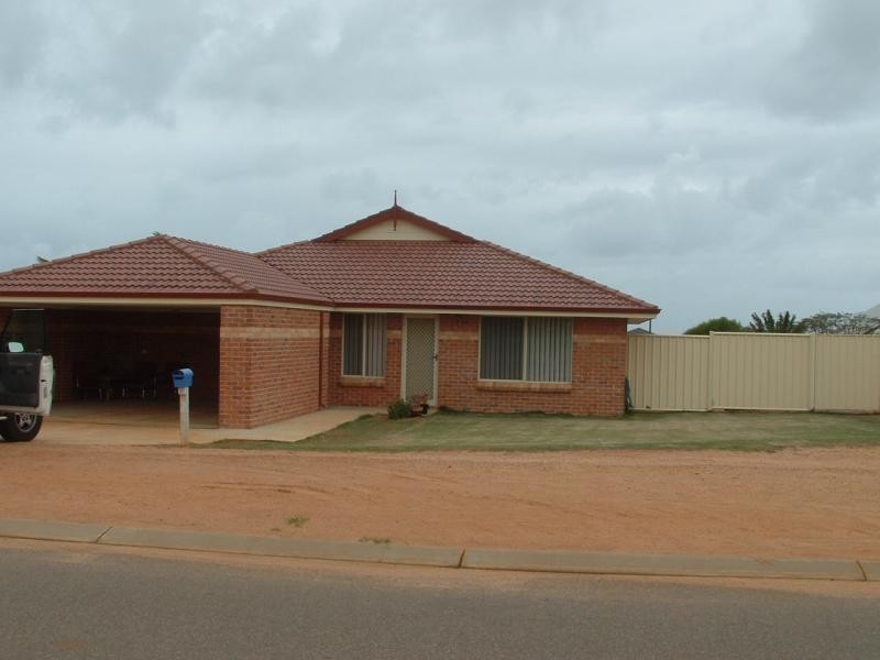 43 Sutcliffe Road, Waggrakine WA 6530