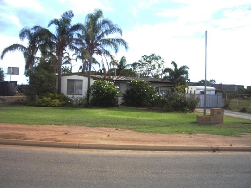 17 Crawford Street, Webberton WA 6530