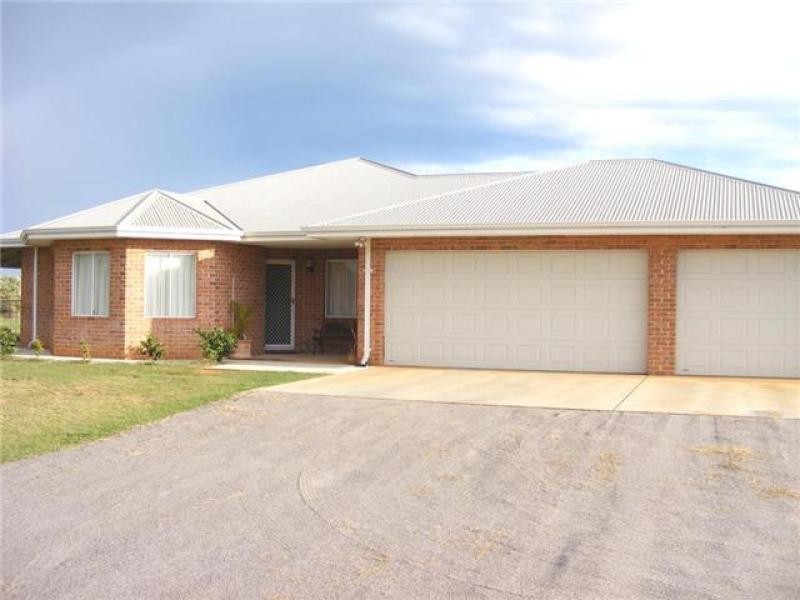3 Smart Drive, Deepdale WA 6532