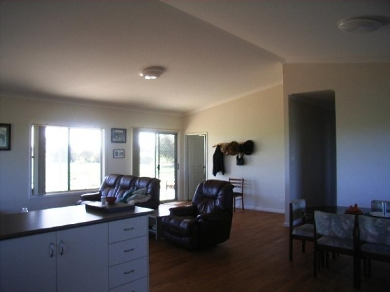 4 Meadow Lane, Walkaway WA 6528