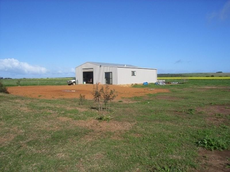 4 Meadow Lane, Walkaway WA 6528