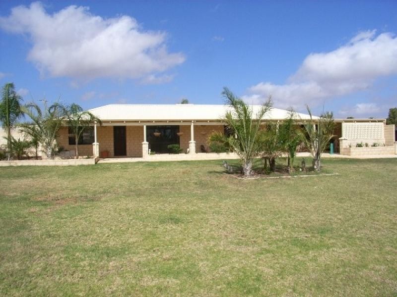 219 Giles Road, Moonyoonooka WA 6532