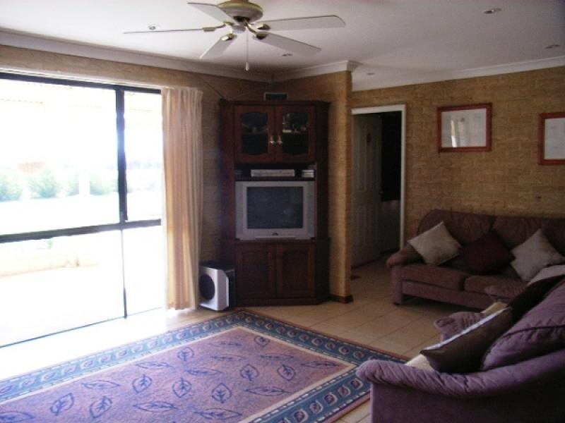 219 Giles Road, Moonyoonooka WA 6532