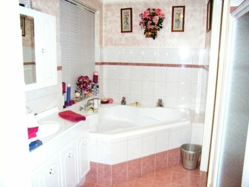 219 Giles Road, Moonyoonooka WA 6532