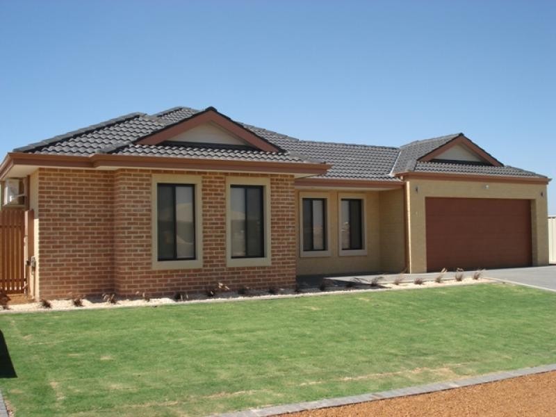 11 Colonen Street, Wandina WA 6530