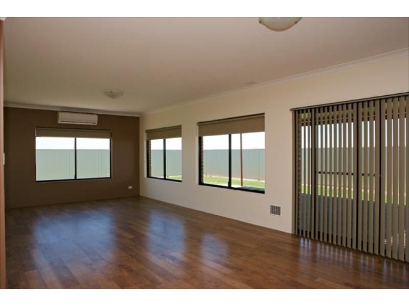 11 Colonen Street, Wandina WA 6530