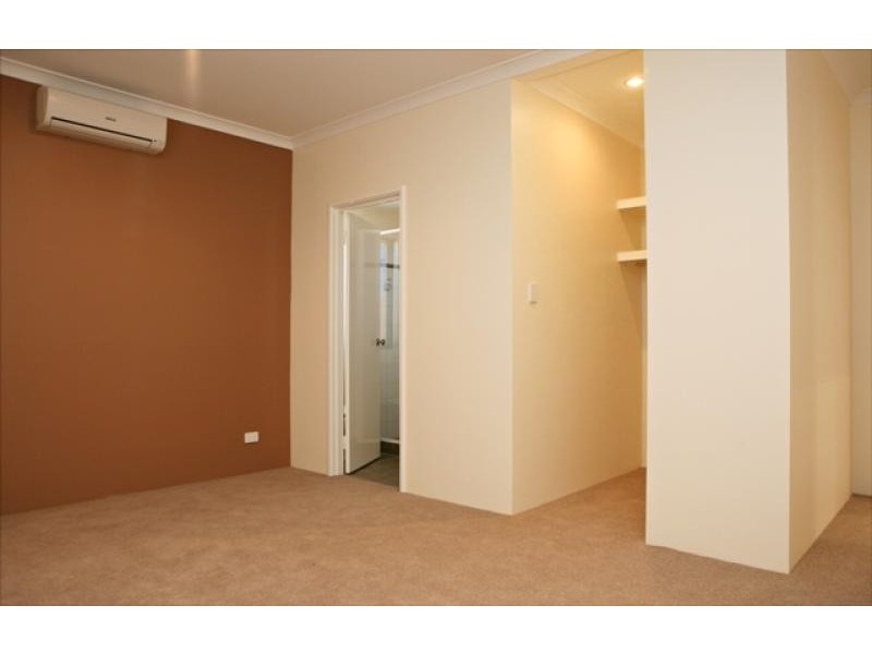 11 Colonen Street, Wandina WA 6530