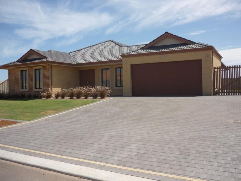 11 Colonen Street, Wandina WA 6530