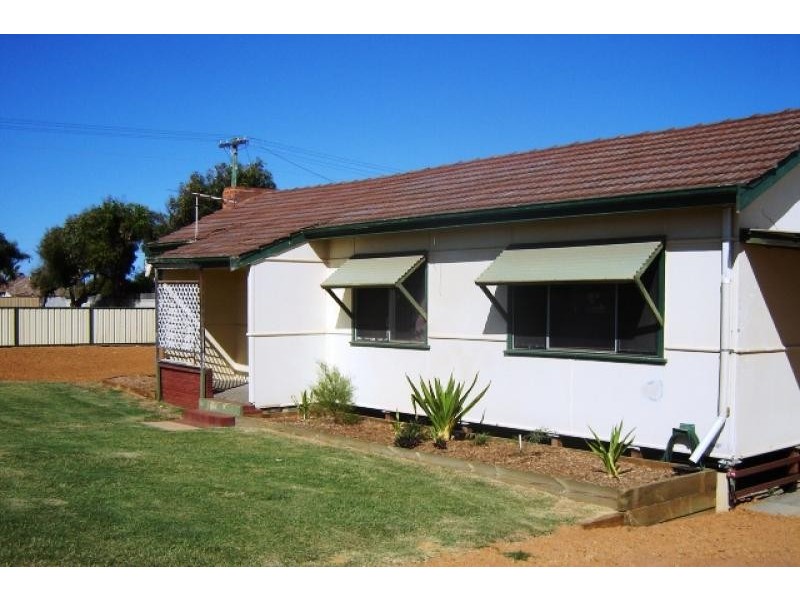 6 Whitfield Place, Beachlands WA 6530