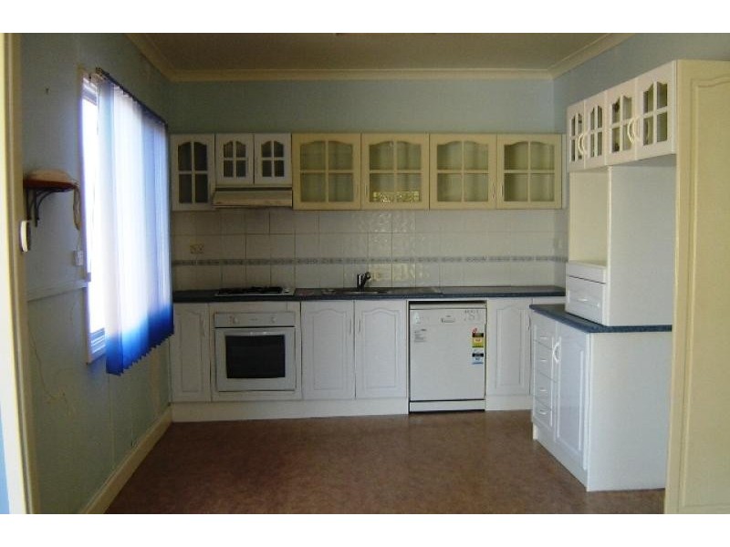 6 Whitfield Place, Beachlands WA 6530