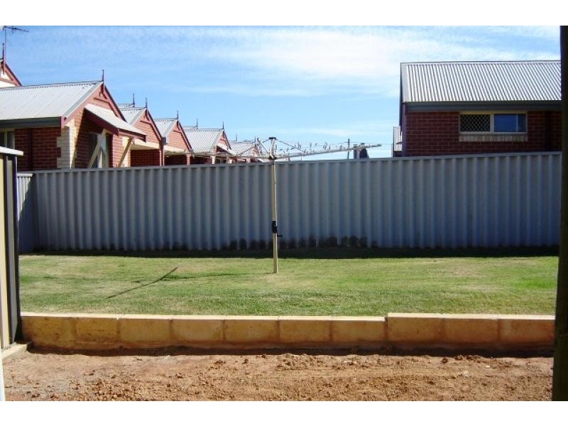 6 Whitfield Place, Beachlands WA 6530