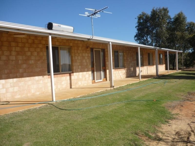 280 Giles Road, Moonyoonooka WA 6532