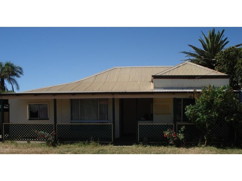 217 First  Street, Wonthella WA 6530