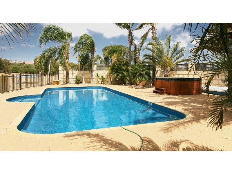 295 David Road, Waggrakine WA 6530